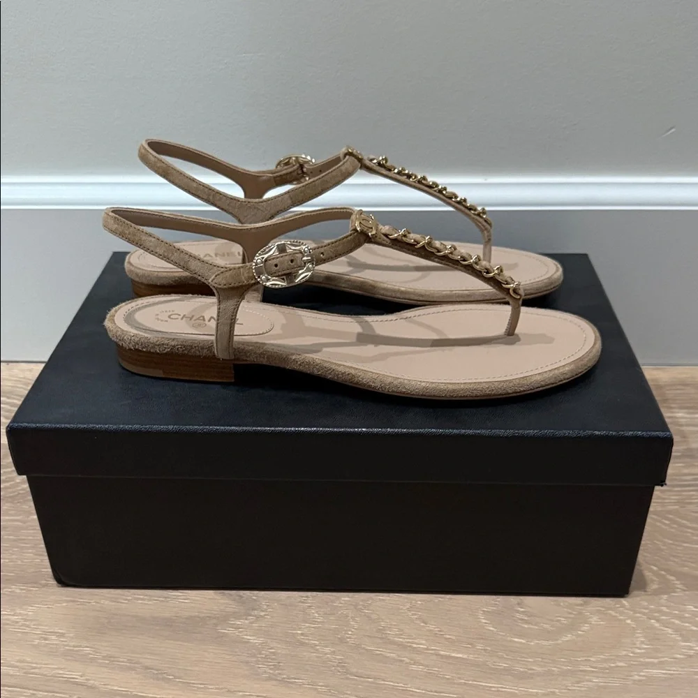 Brand new authentic Beige Sandals with Gold Chain Detail - Picture 2 of 4